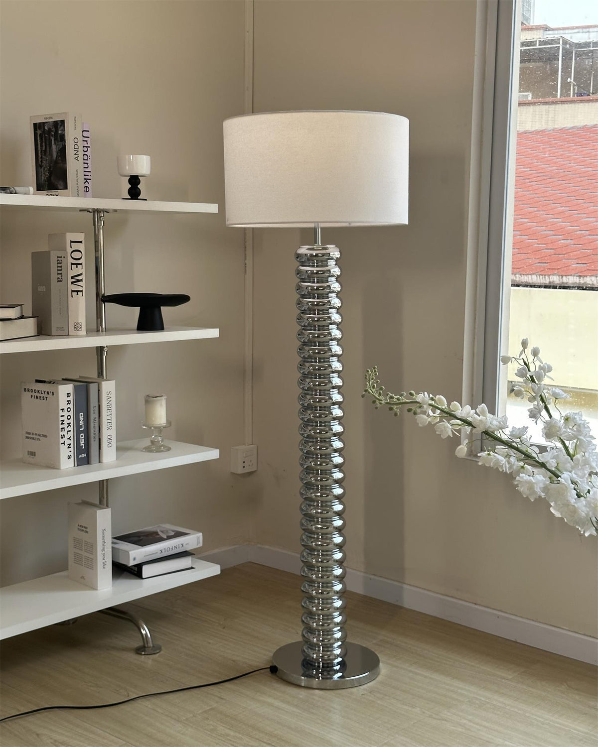 Twisy lampa stojąca