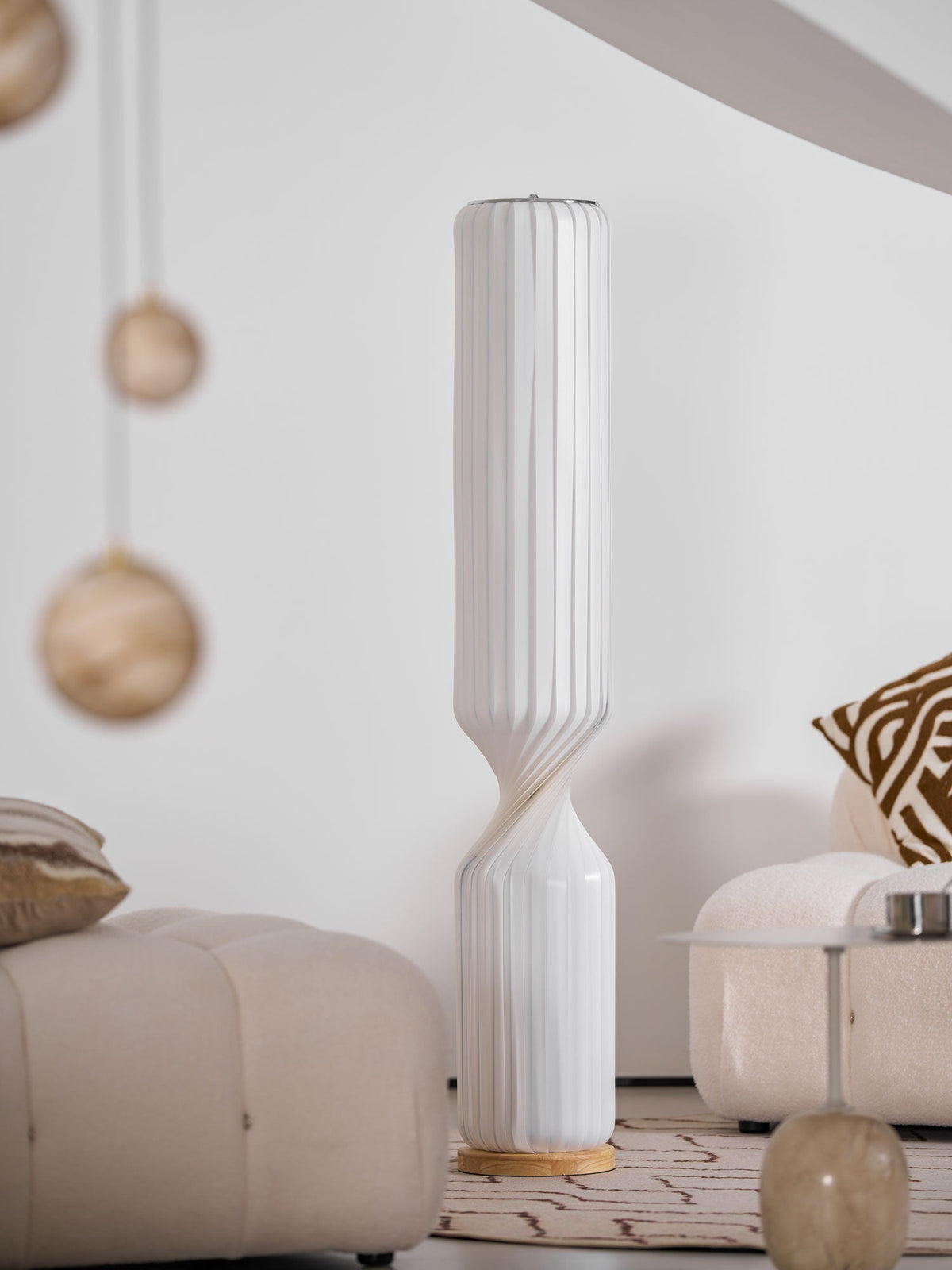 Oraeoril nowoczesna lampa stojąca z PVC