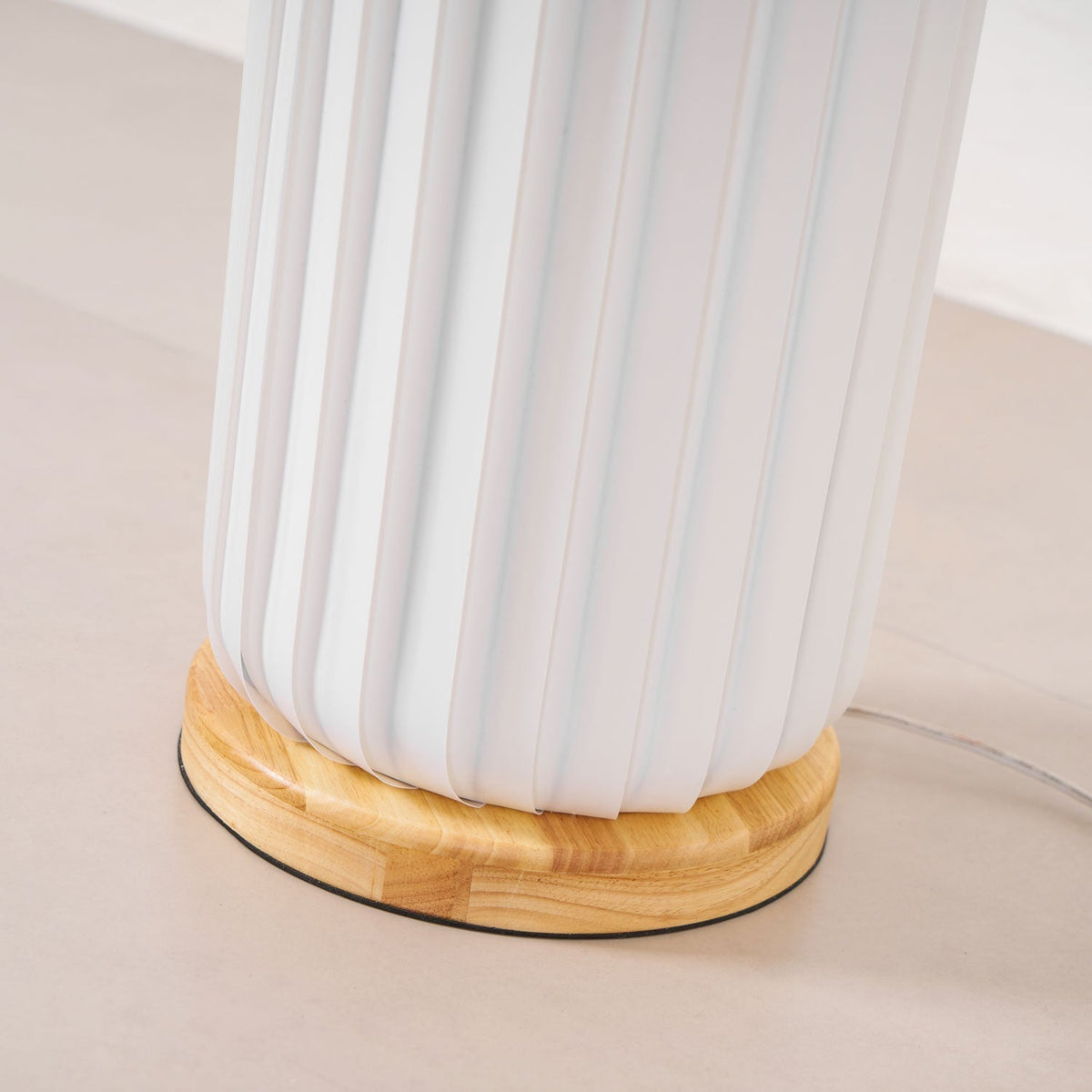 Oraeoril nowoczesna lampa stojąca z PVC