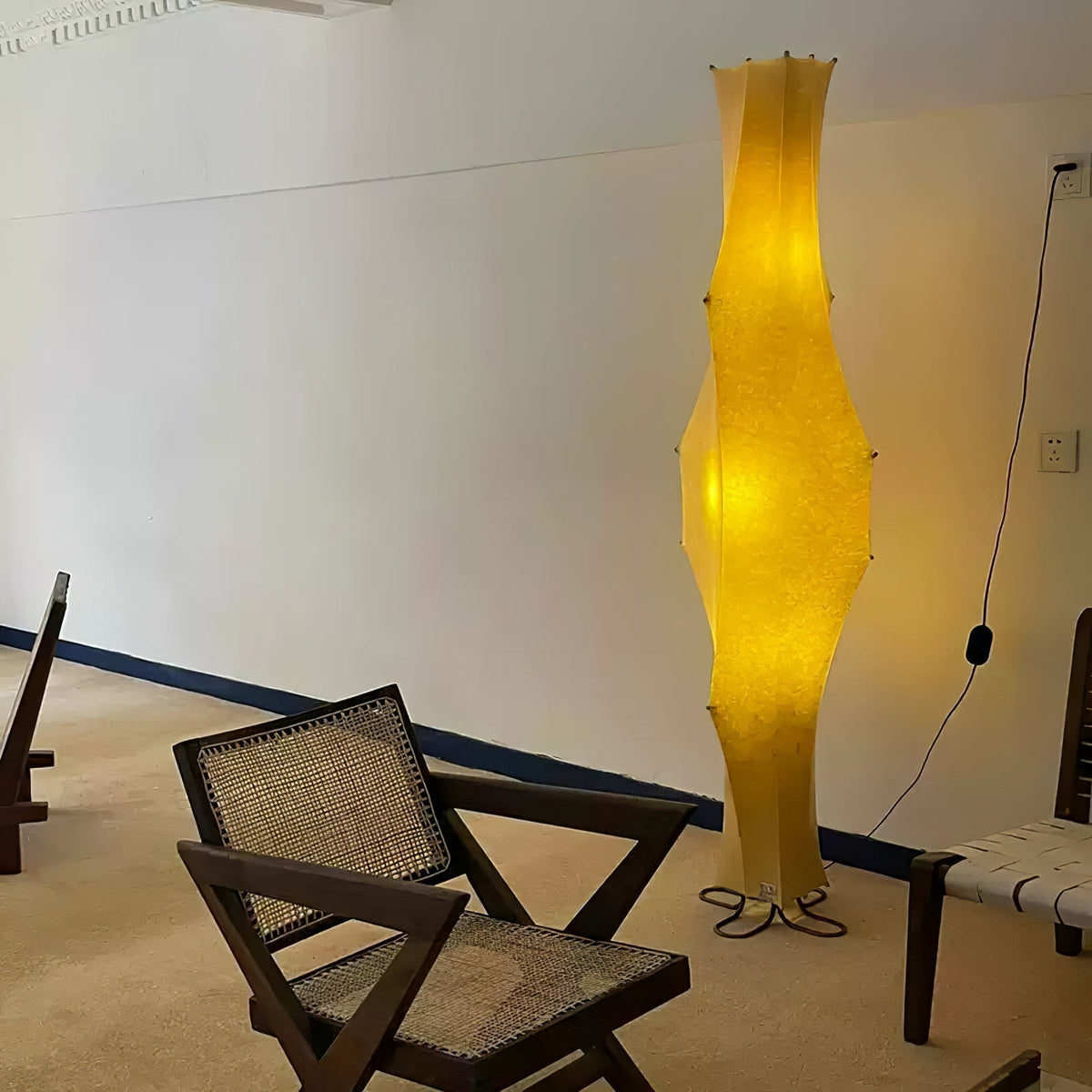 Vela Twist lampa stojąca ze szkła
