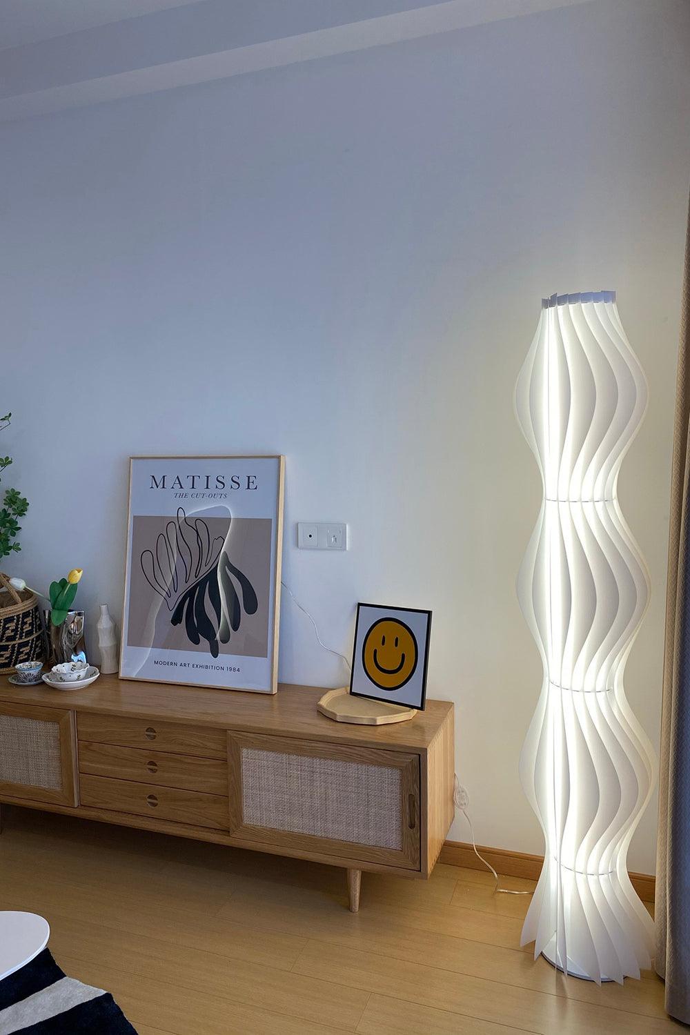 Dotha nowoczesna lampa stojąca