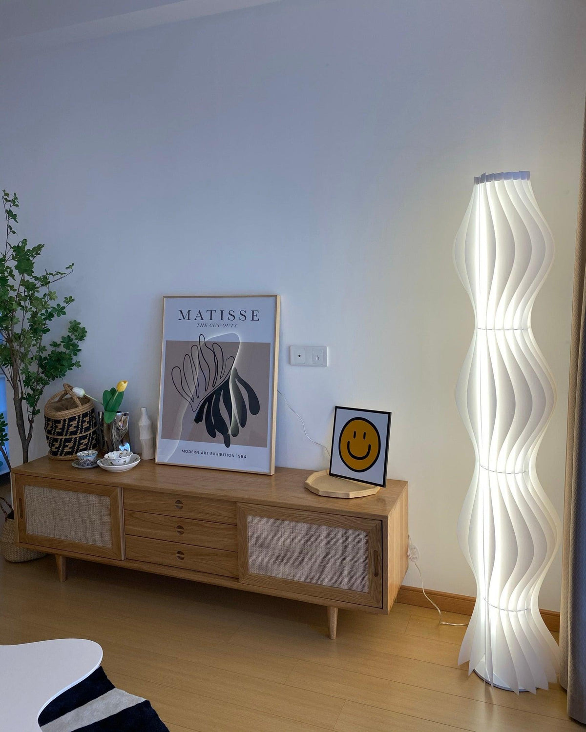 Dotha nowoczesna lampa stojąca