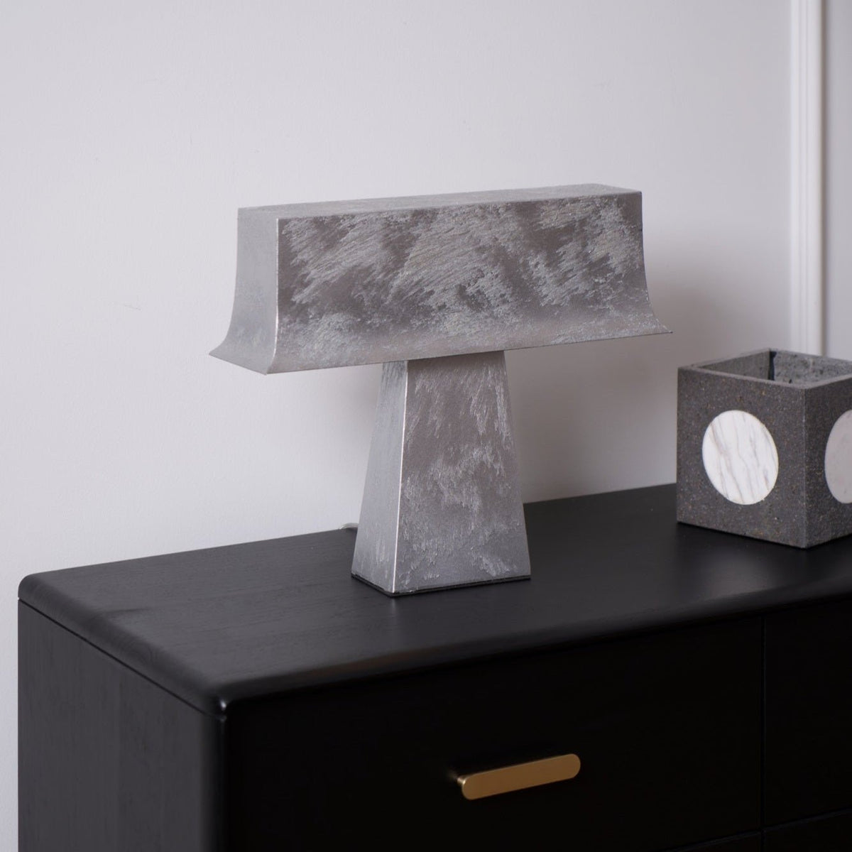 Lampa stołowa Slate minimalistyczna ze starożytnej stali nierdzewnej