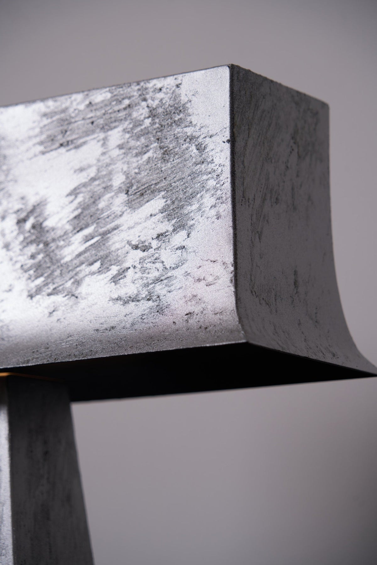 Lampa stołowa Slate minimalistyczna ze starożytnej stali nierdzewnej