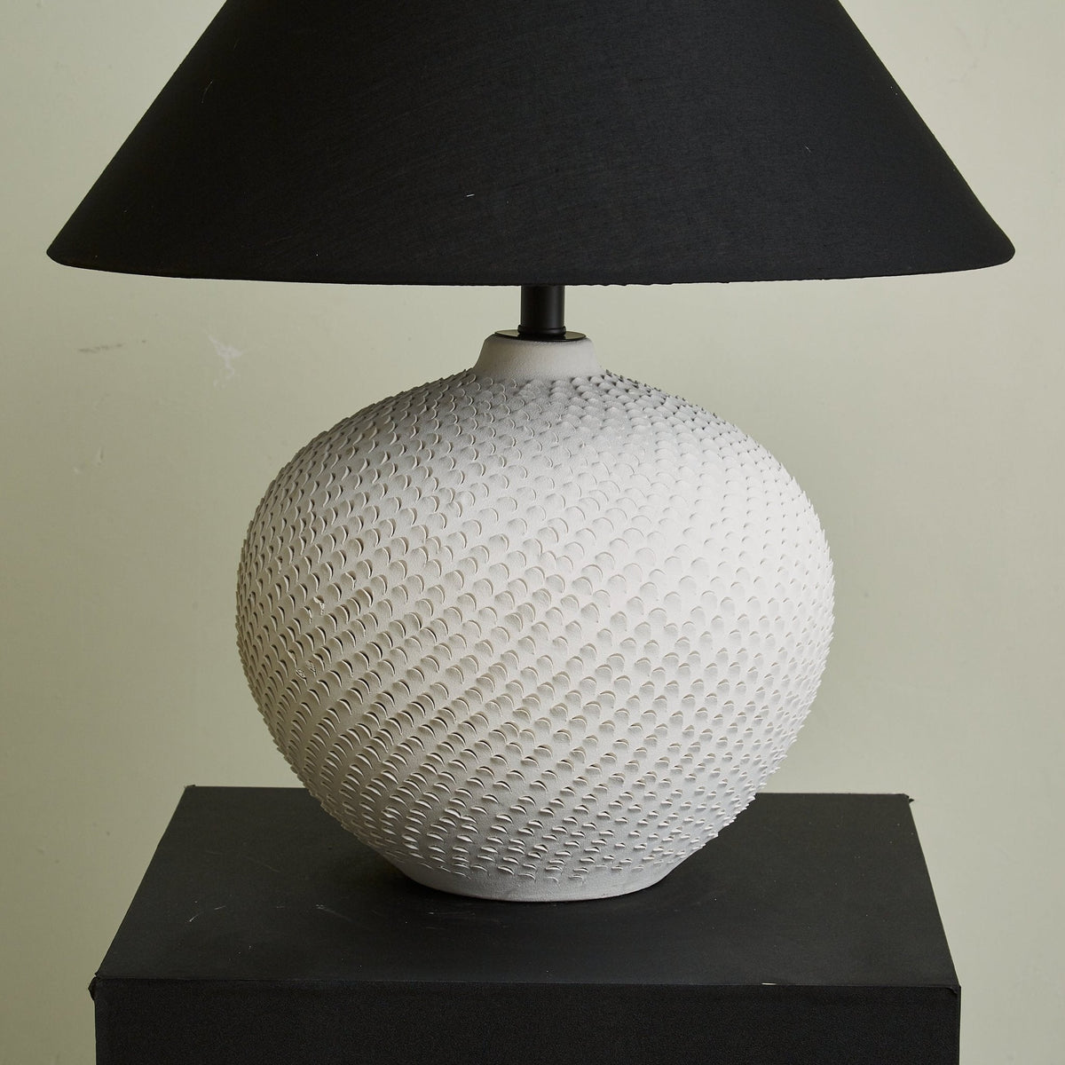 Elaarelle minimalistyczna lampa stołowa z ceramiki