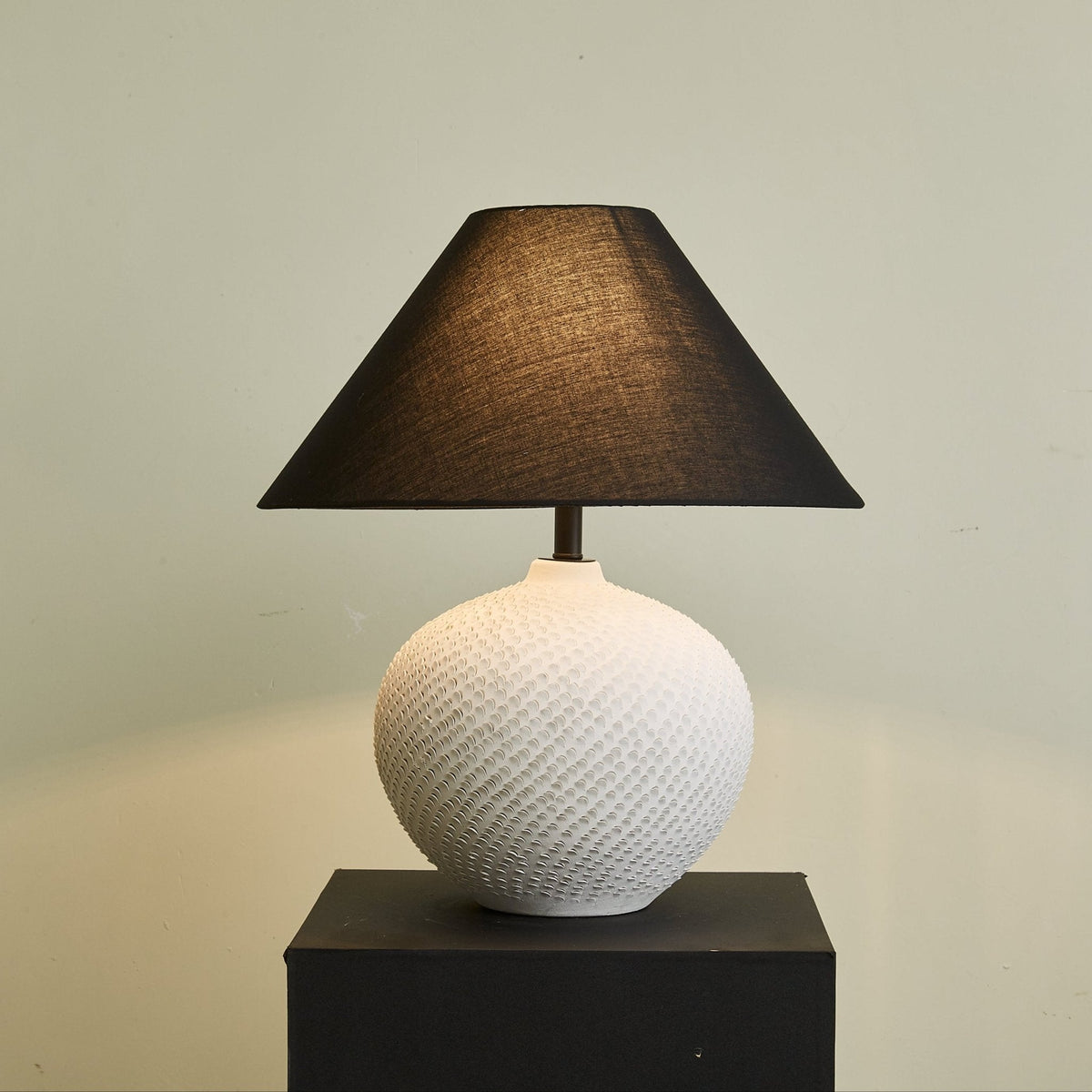 Elaarelle minimalistyczna lampa stołowa z ceramiki