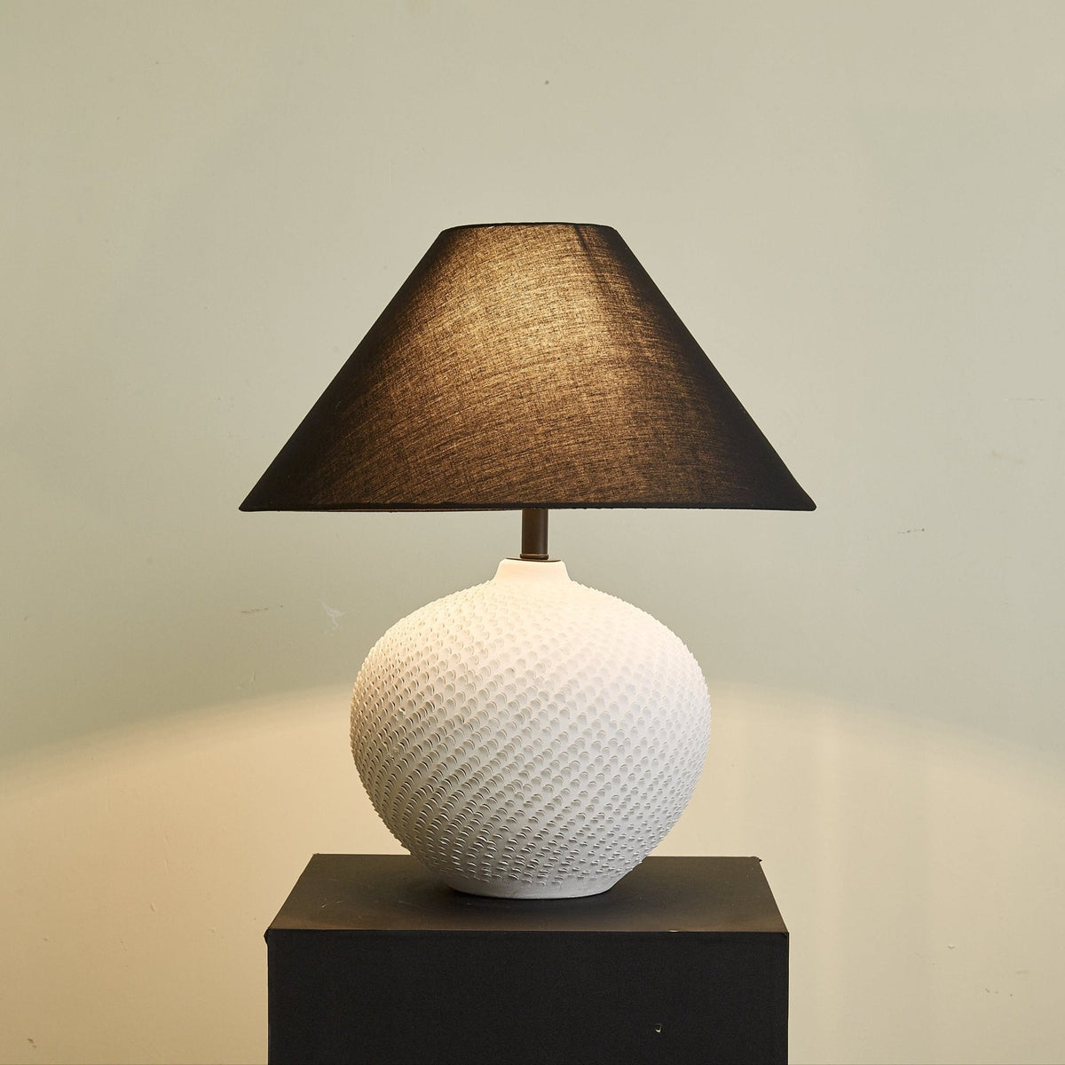 Elaarelle minimalistyczna lampa stołowa z ceramiki