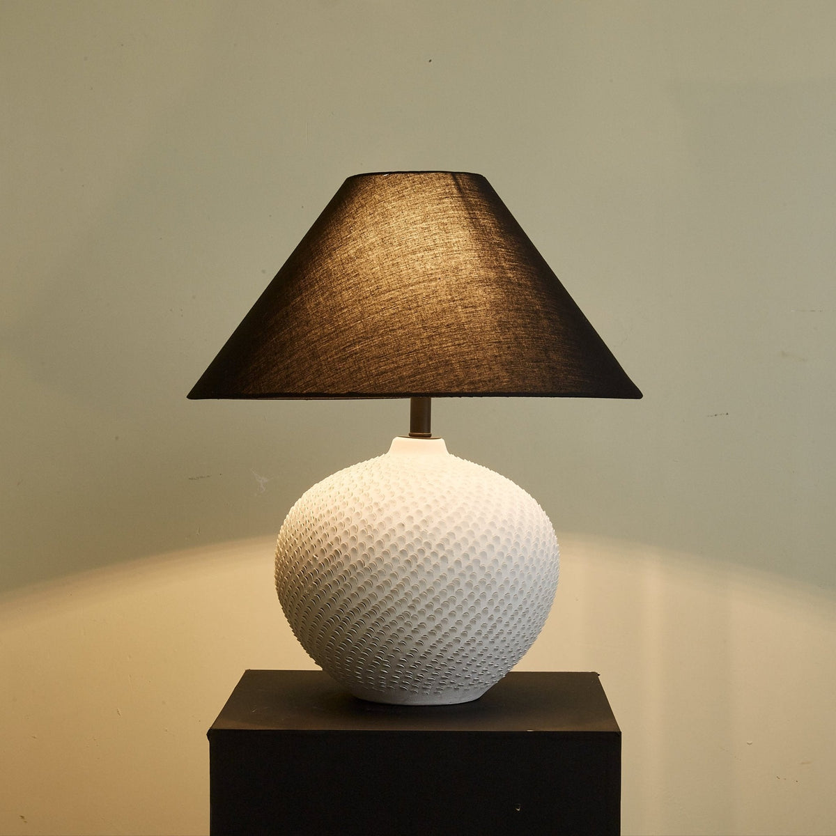 Elaarelle minimalistyczna lampa stołowa z ceramiki