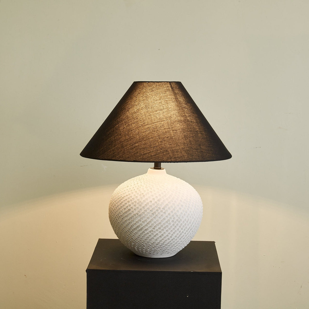 Elaarelle minimalistyczna lampa stołowa z ceramiki