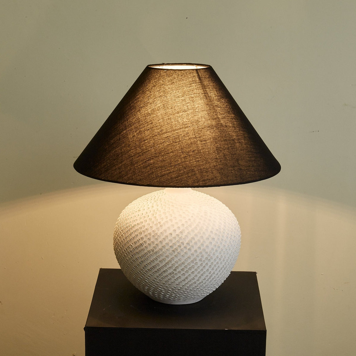 Elaarelle minimalistyczna lampa stołowa z ceramiki