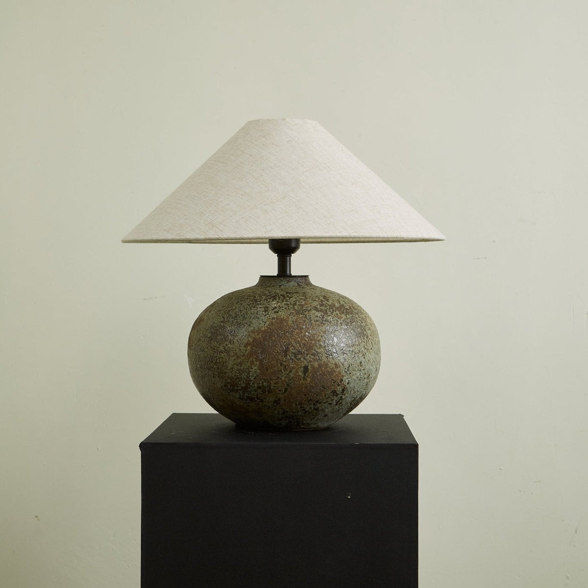 Faye nowoczesna lampa stołowa z ceramiki