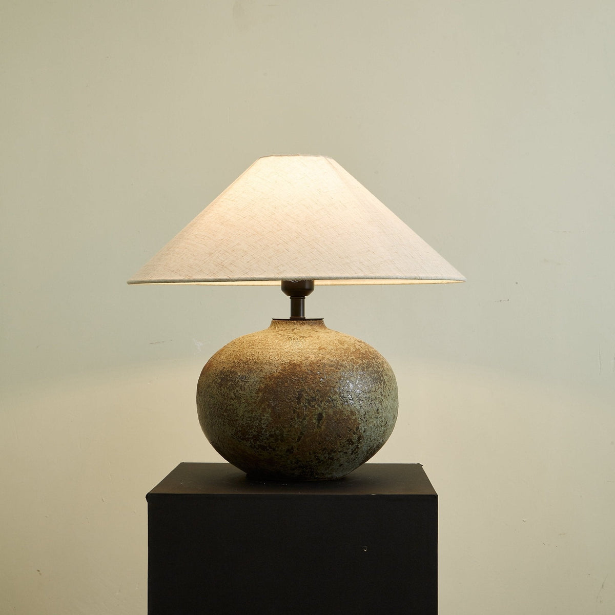 Faye nowoczesna lampa stołowa z ceramiki
