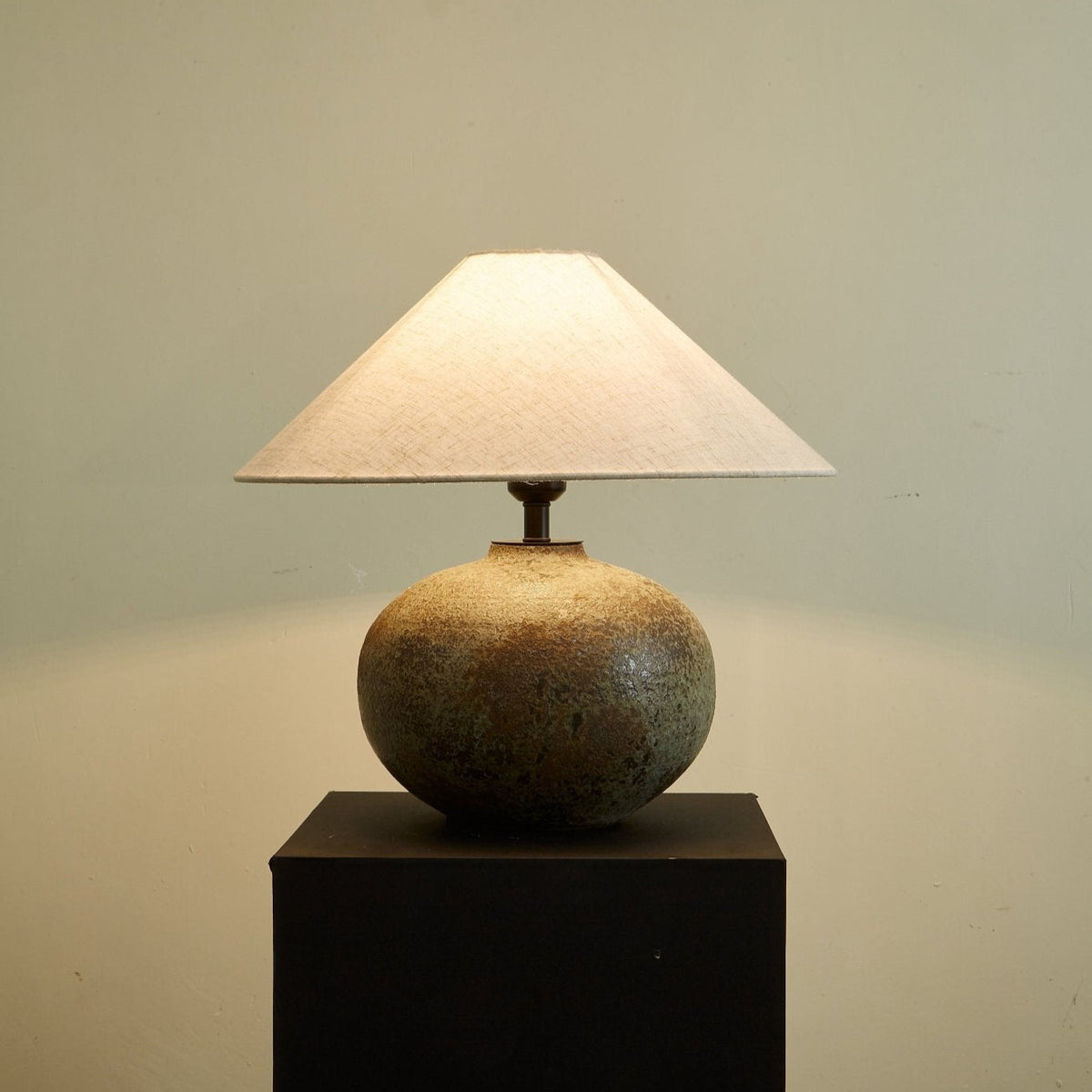 Faye nowoczesna lampa stołowa z ceramiki
