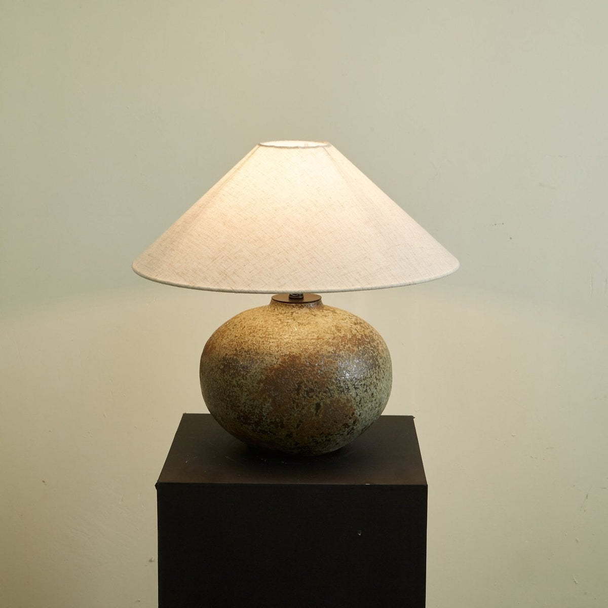 Faye nowoczesna lampa stołowa z ceramiki