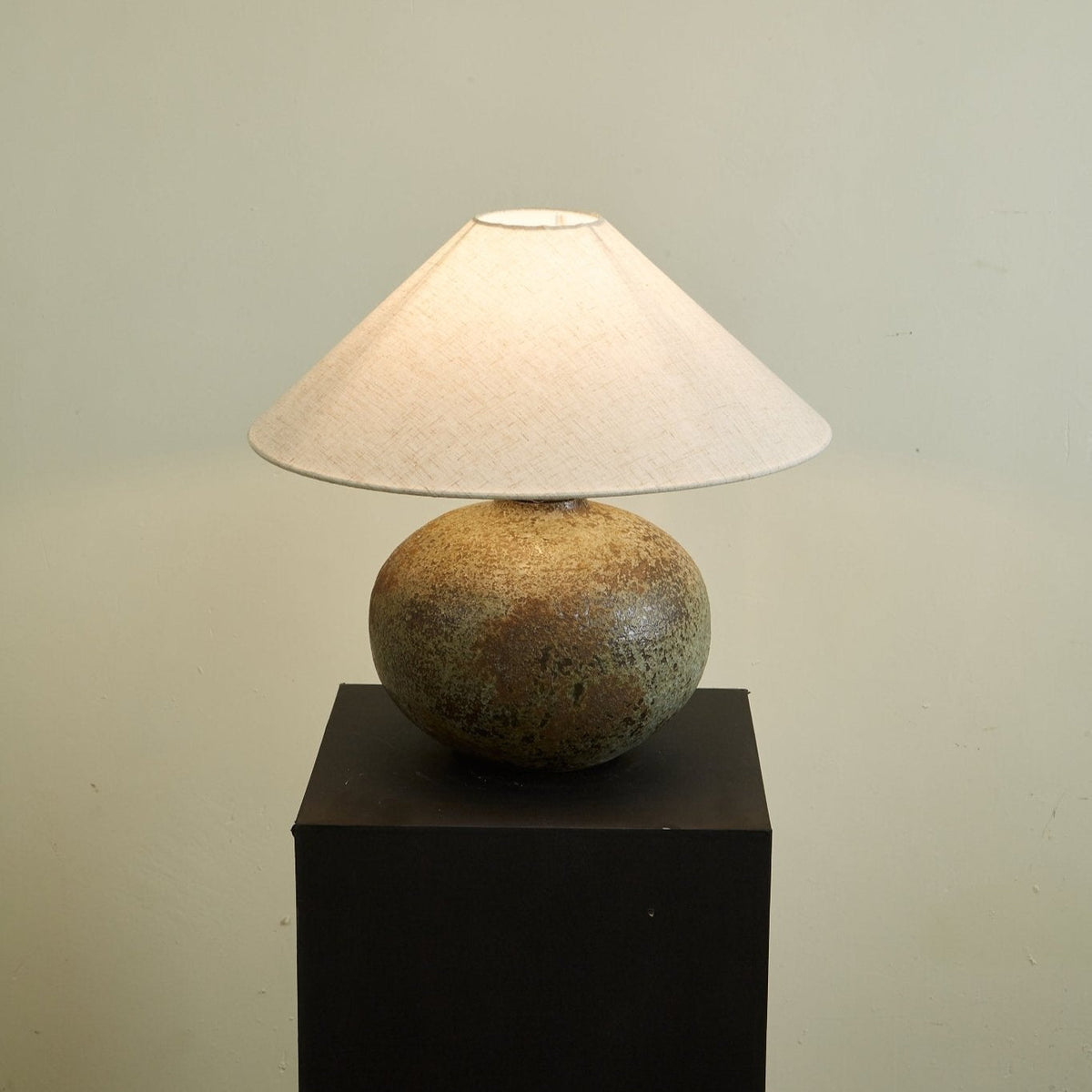 Faye nowoczesna lampa stołowa z ceramiki