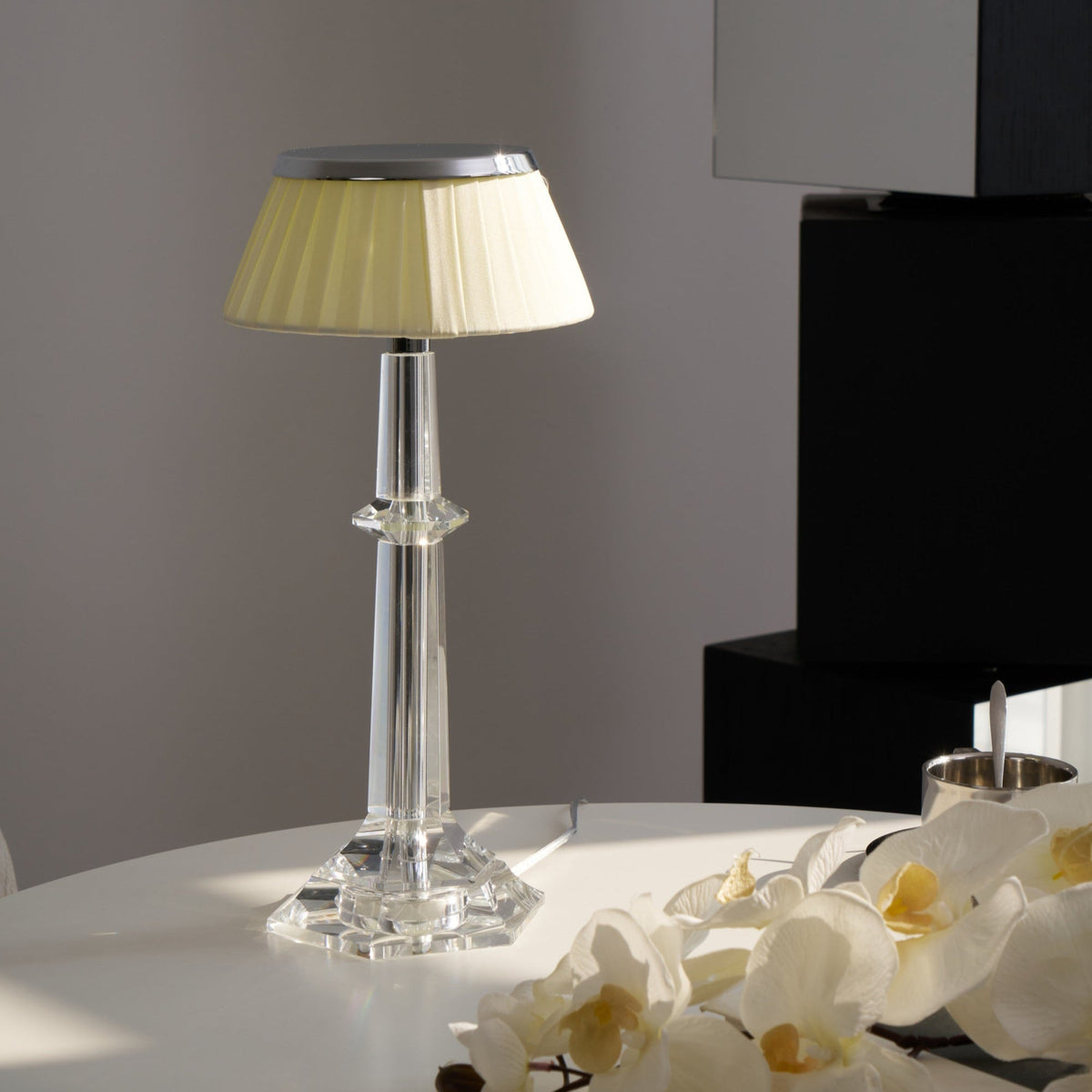 Haloza elegancka lampa stołowa z płótna