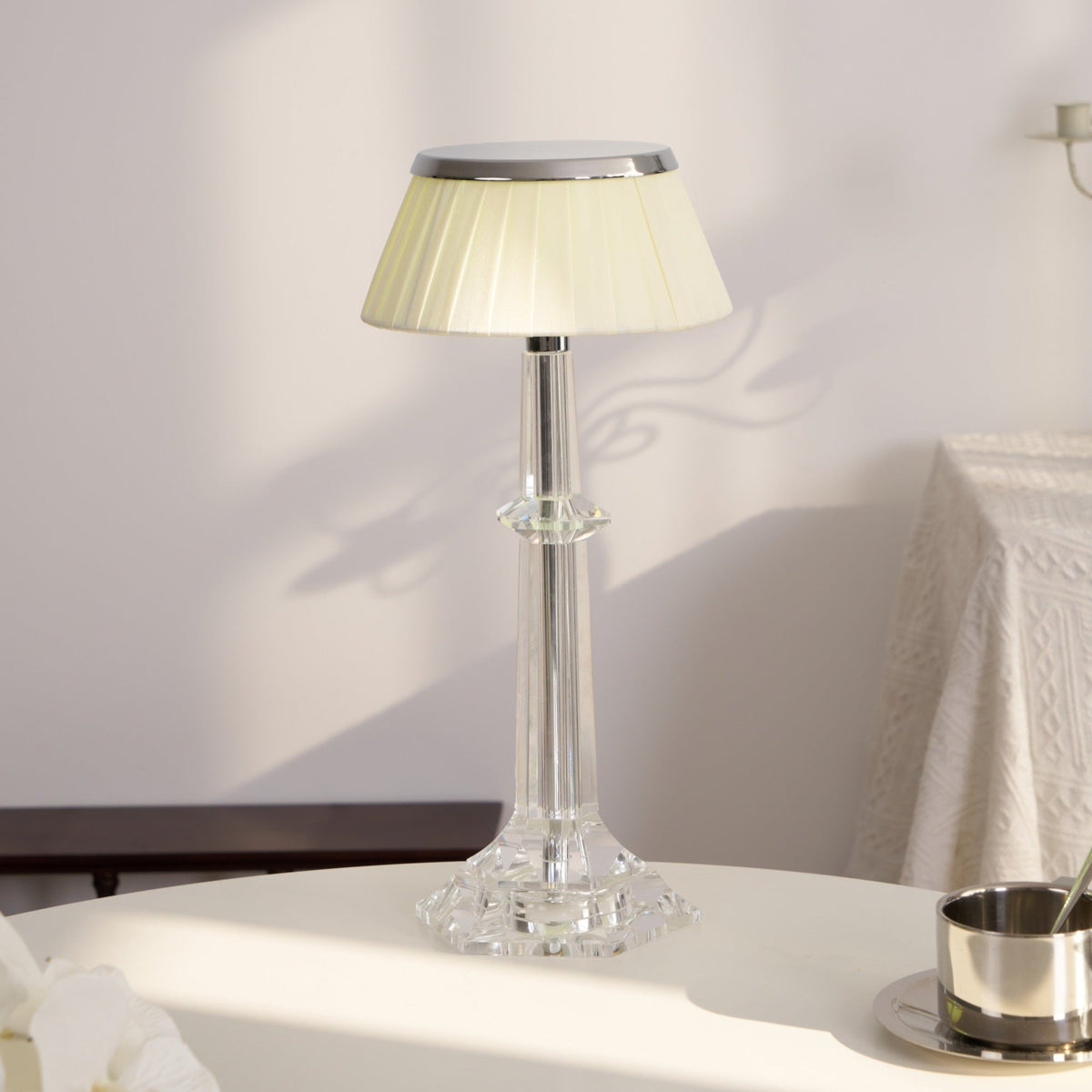 Haloza elegancka lampa stołowa z płótna