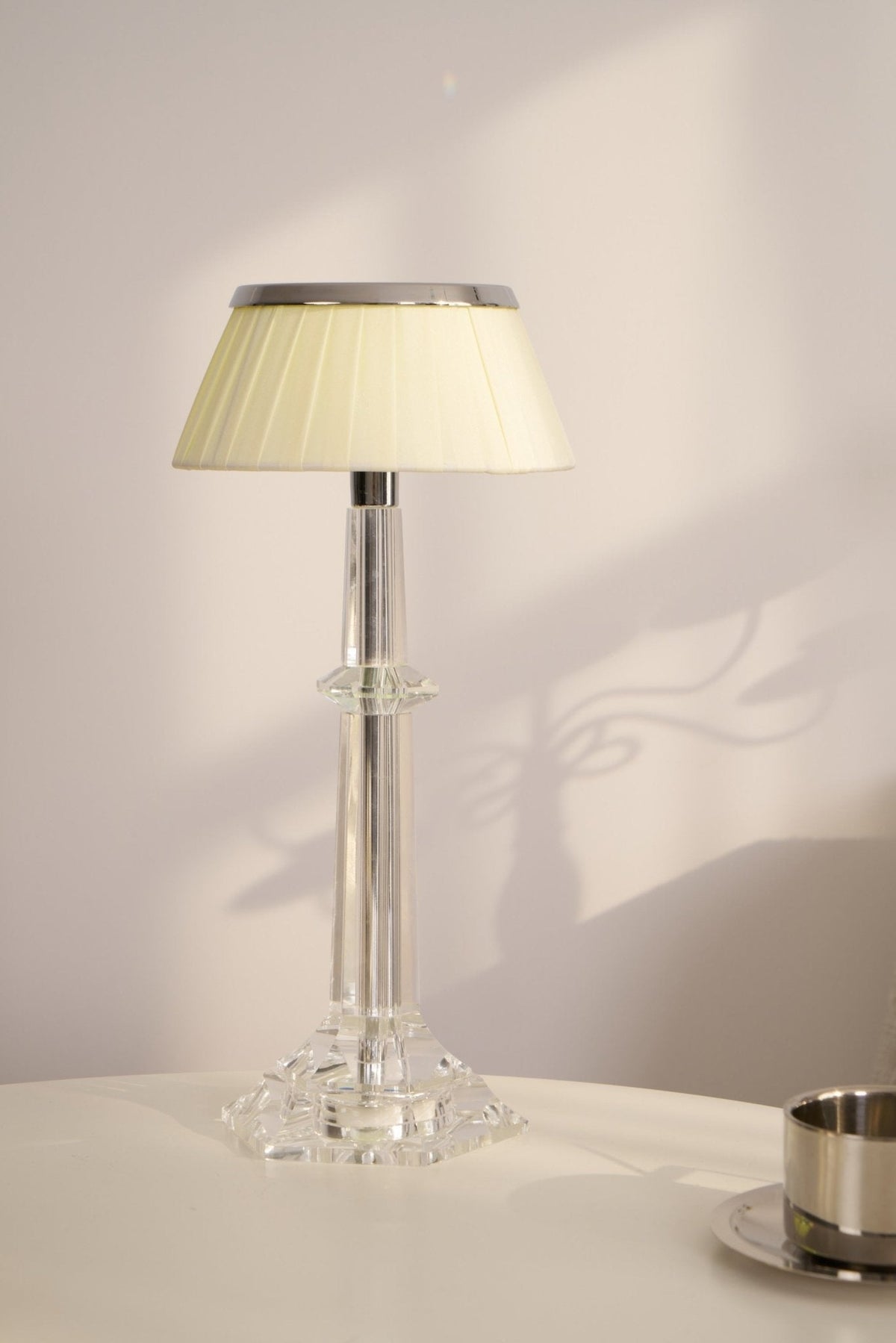 Haloza elegancka lampa stołowa z płótna