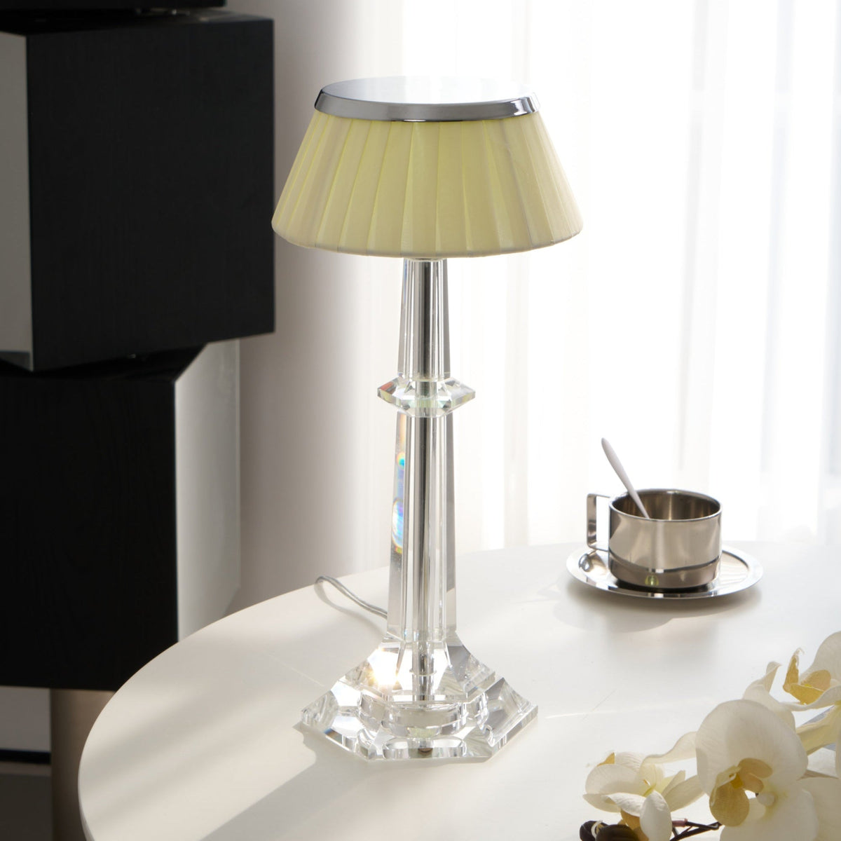 Haloza elegancka lampa stołowa z płótna