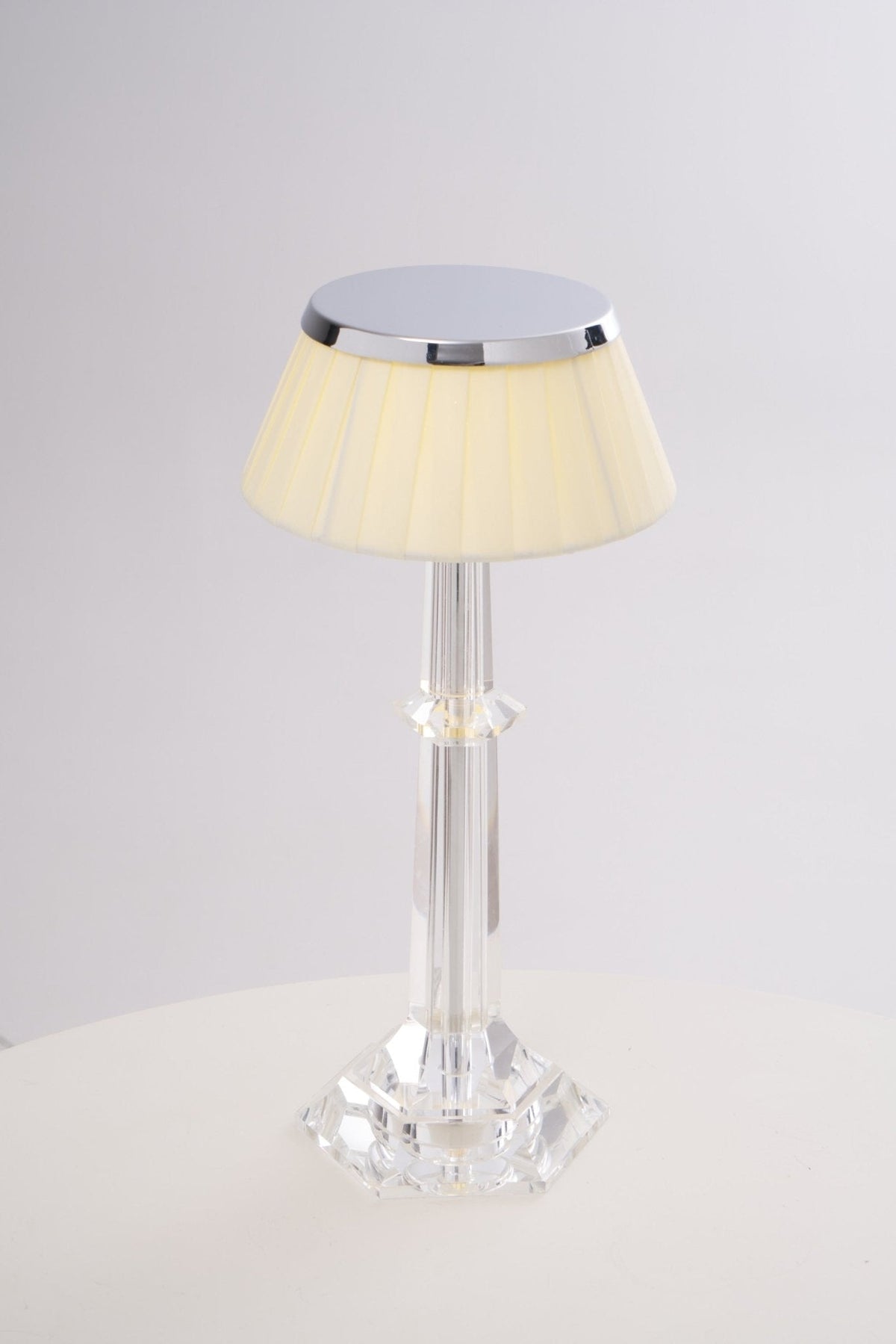 Haloza elegancka lampa stołowa z płótna