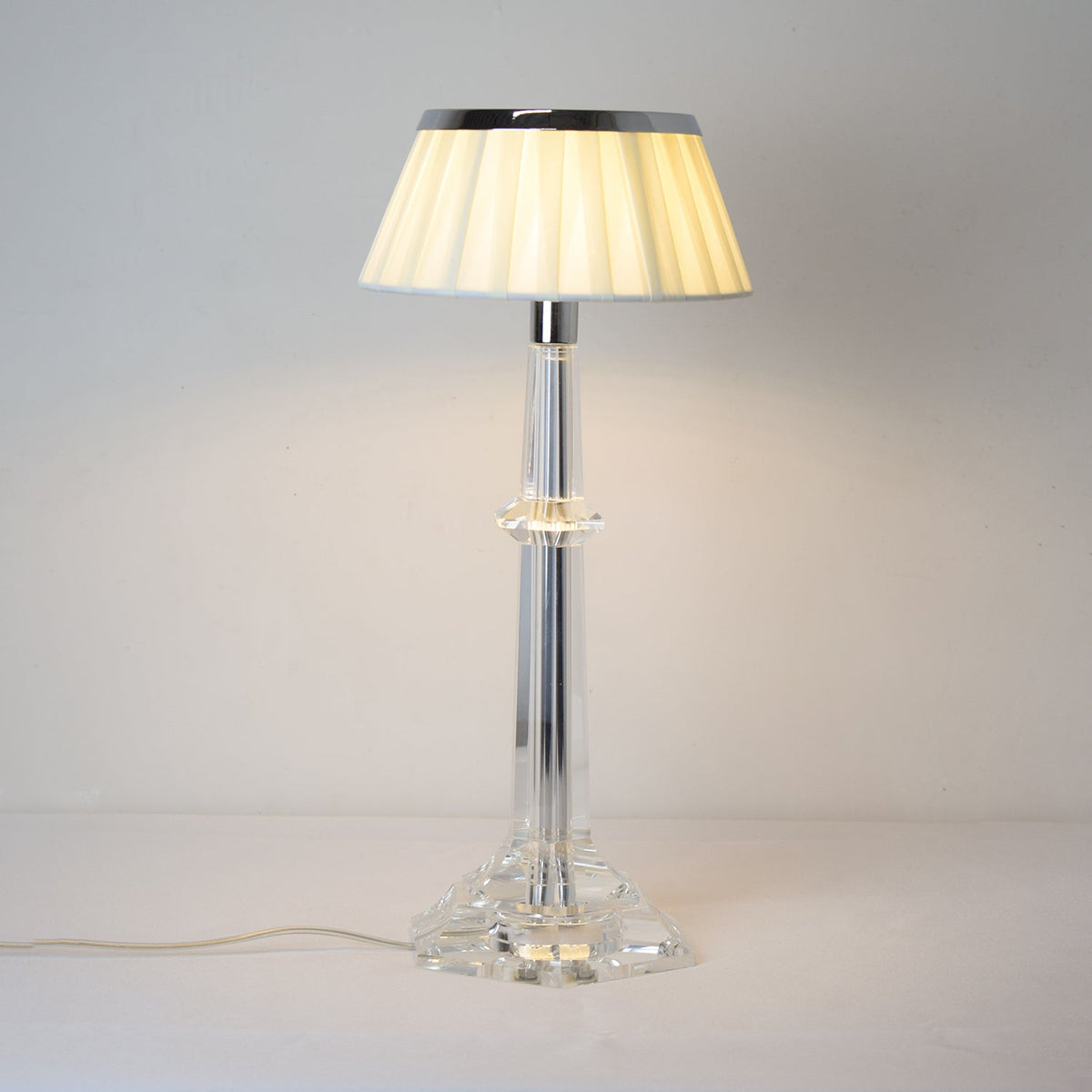 Haloza elegancka lampa stołowa z płótna