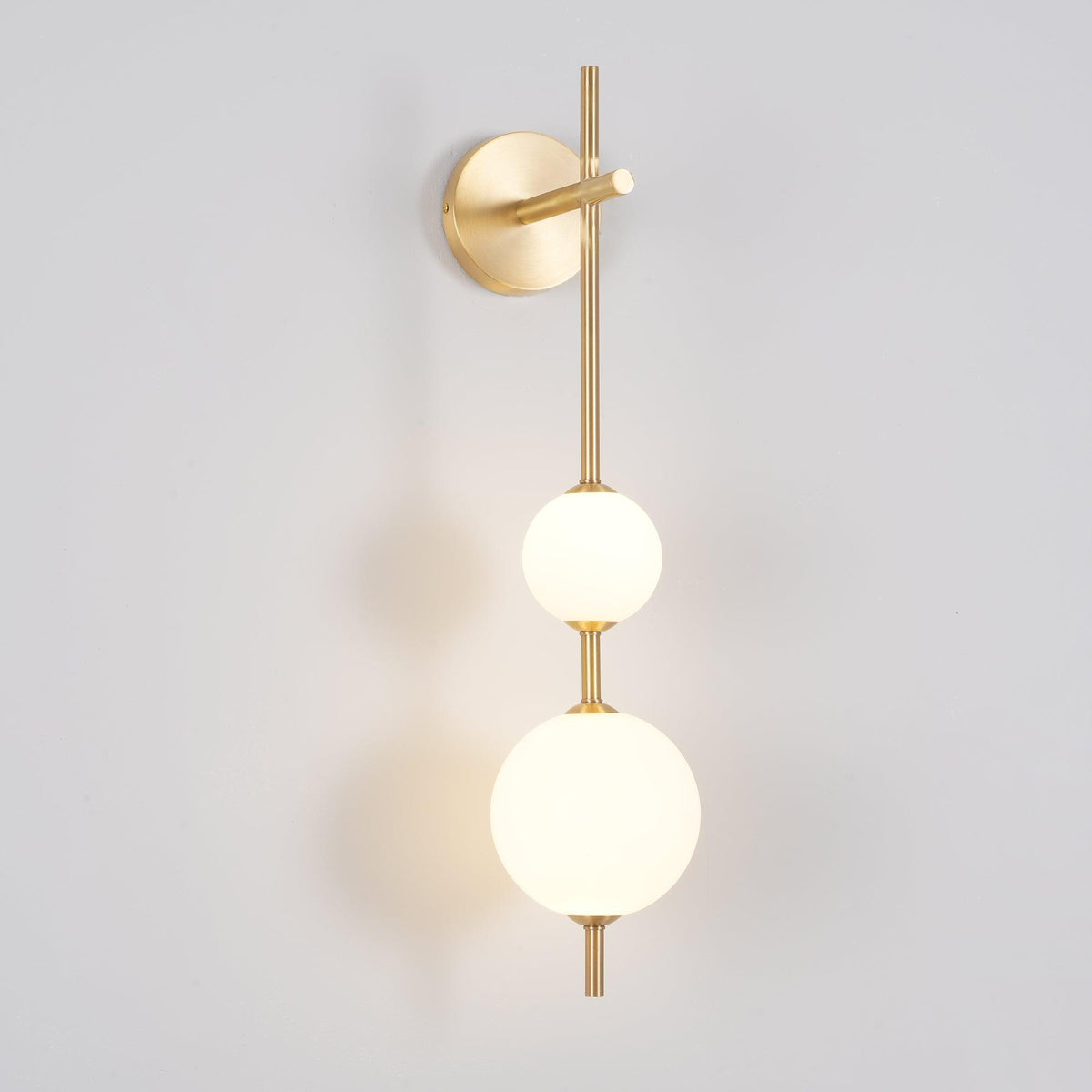 Cerin kulista lampa ścienna