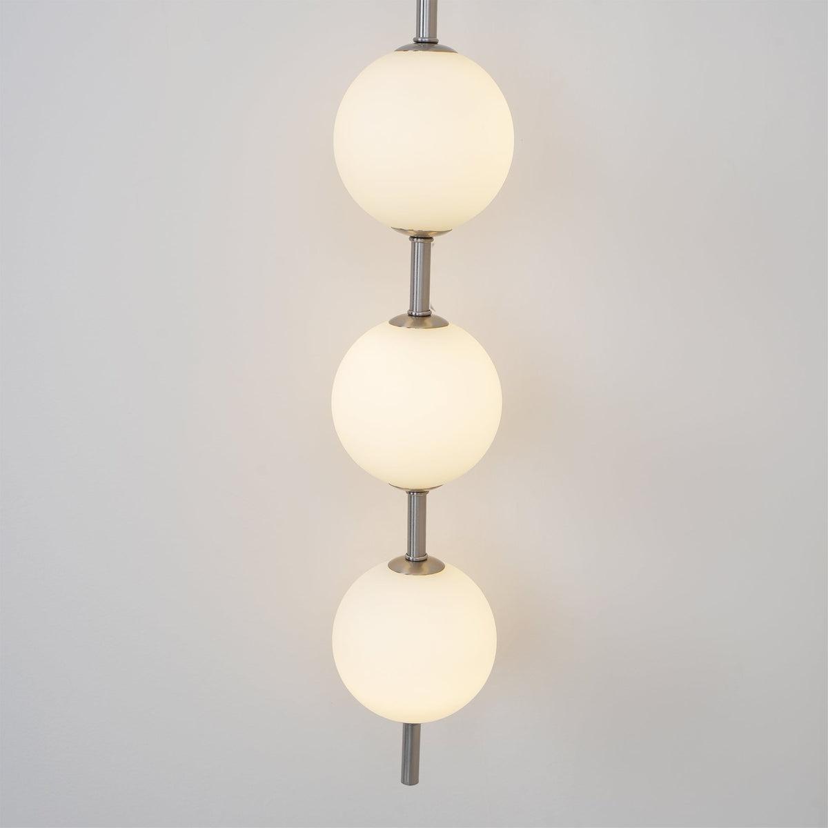 Cerin kulista lampa ścienna