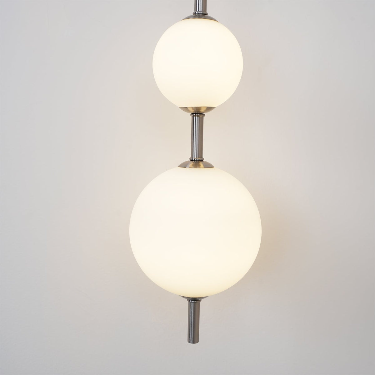 Cerin kulista lampa ścienna
