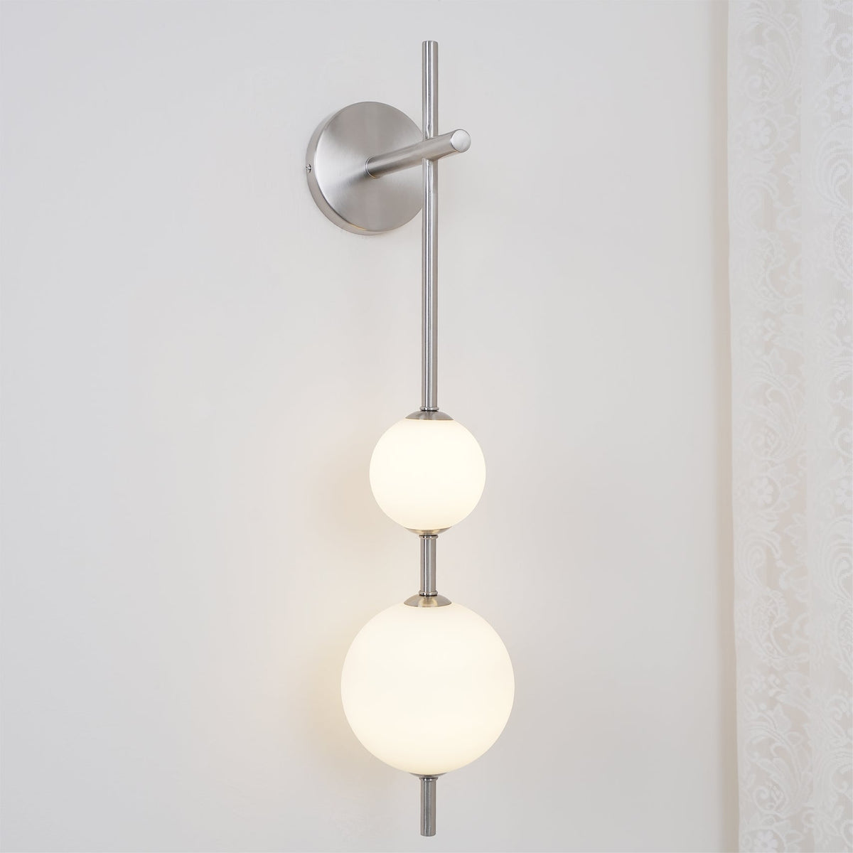Cerin kulista lampa ścienna