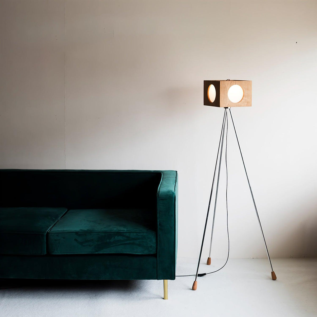 OrbitBox Vintage Camera Lampa Stojąca