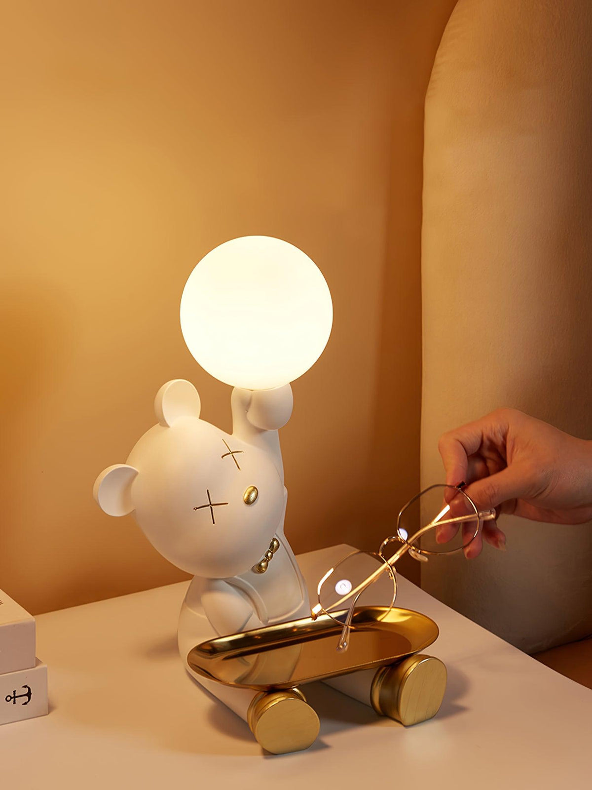 Wondel artystyczna lampa stołowa ze żywicy