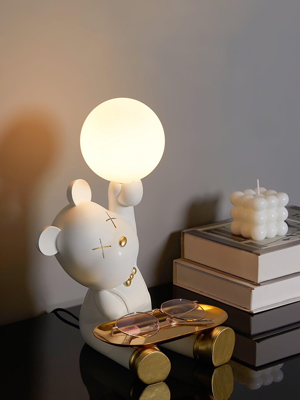 Wondel artystyczna lampa stołowa ze żywicy