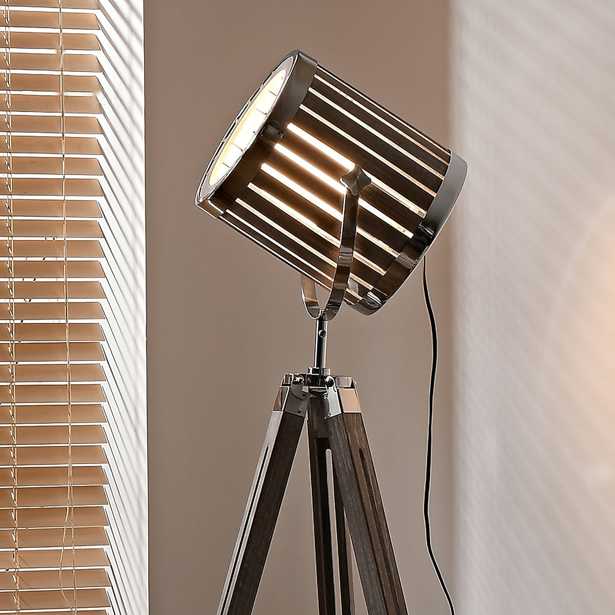 Lioroielle lampa stojąca