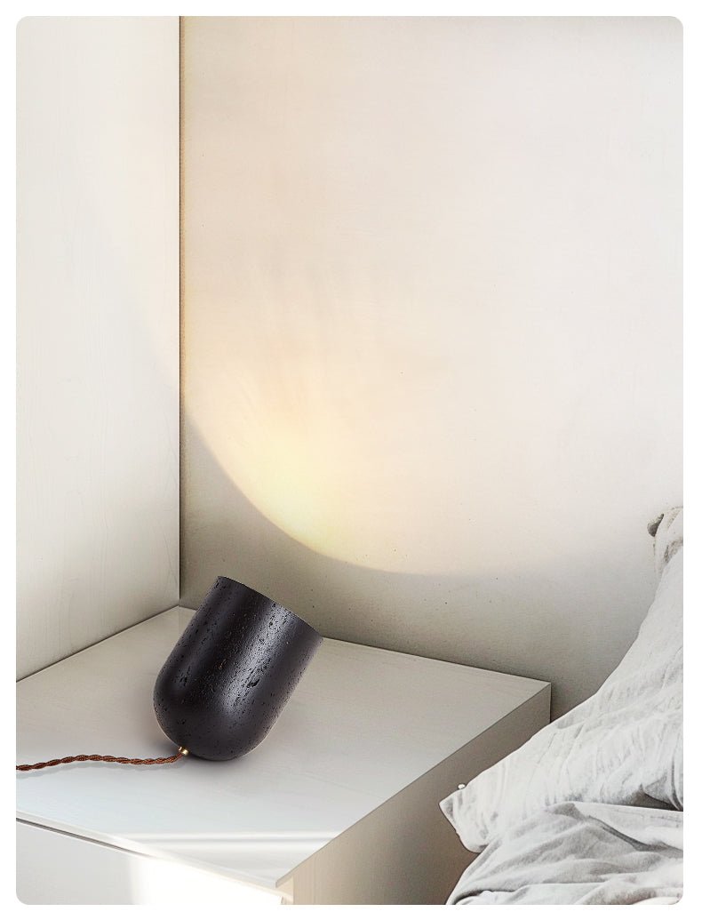 Lumi minimalistyczna lampa stołowa z czarnego travertynu