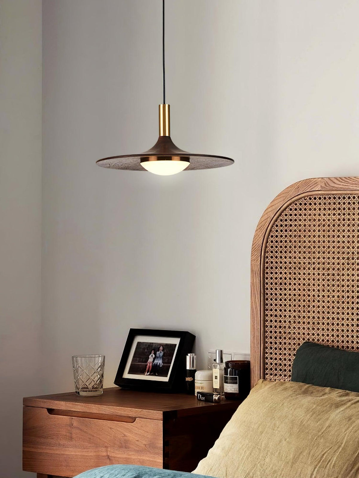 Blythe nowoczesna lampa wisząca z drewna