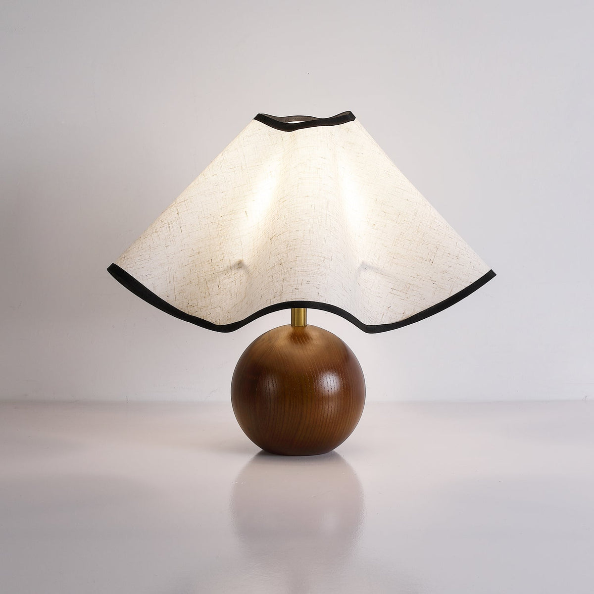 Kalion drewniana lampa stołowa z płótna