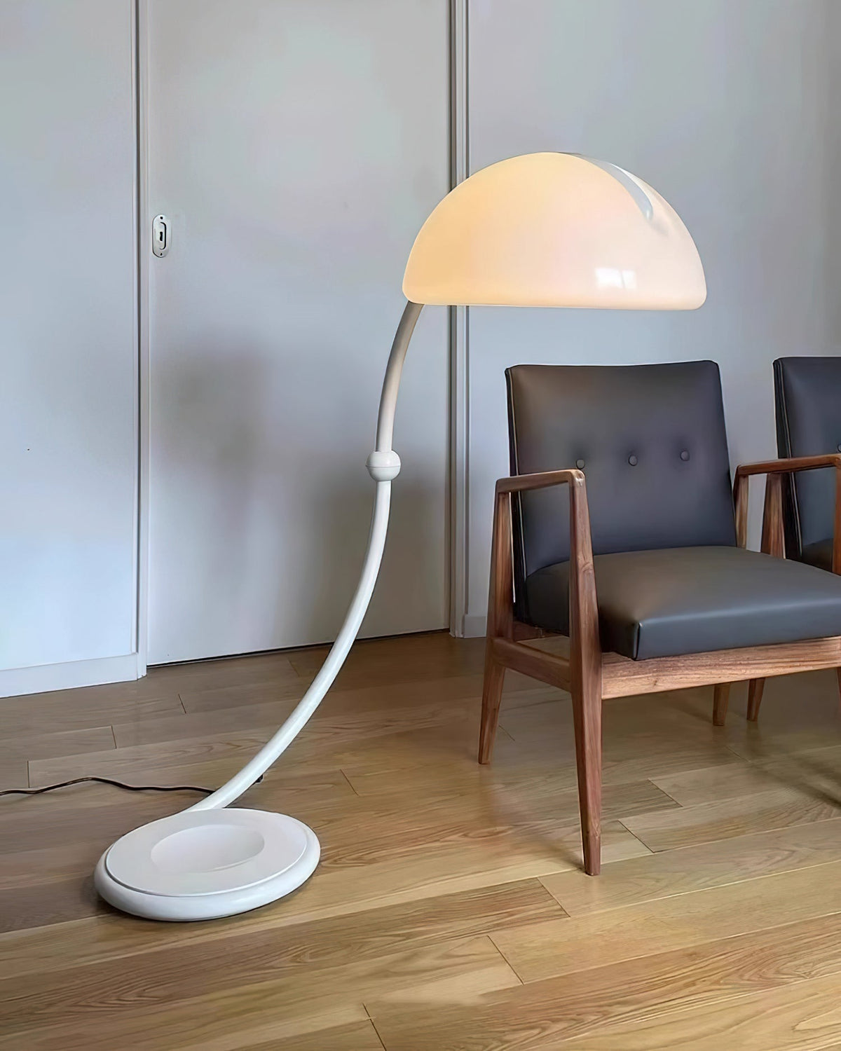 Sweep lampa stojąca