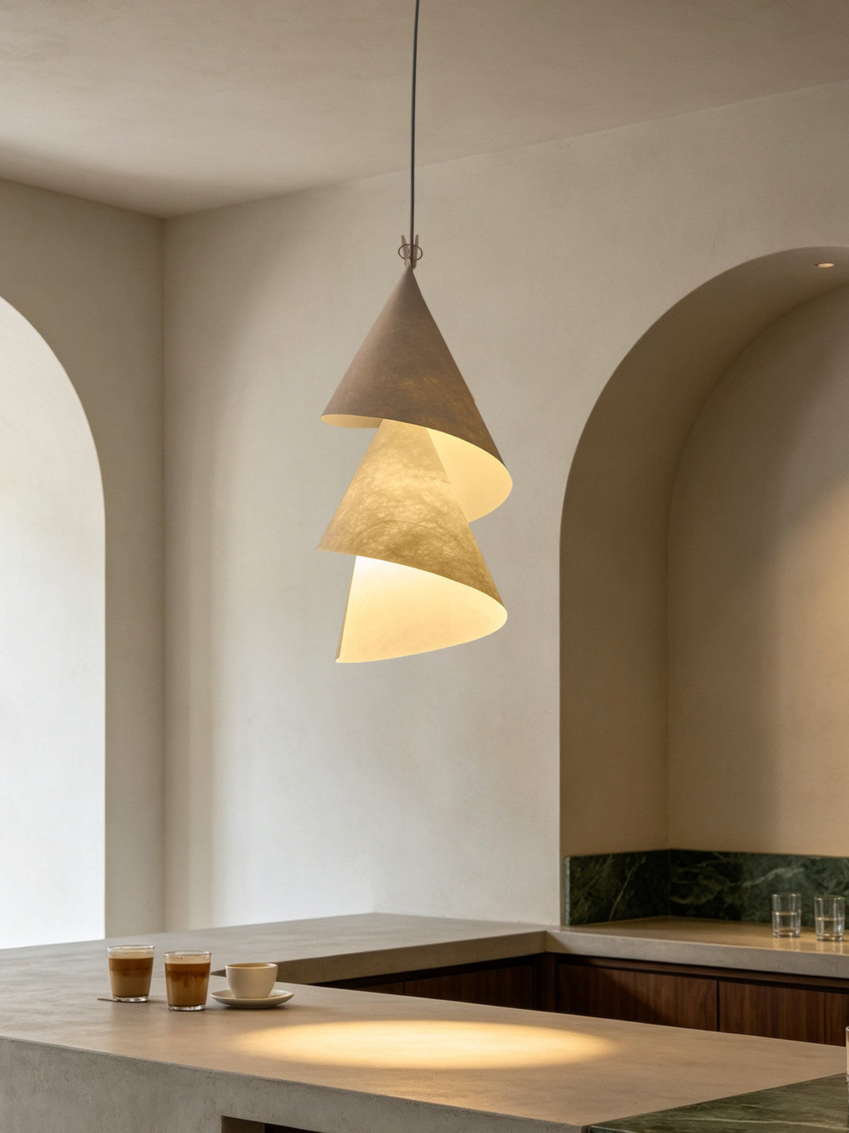 Southvale4 Lampa wisząca z papierowym kloszem stożkowym