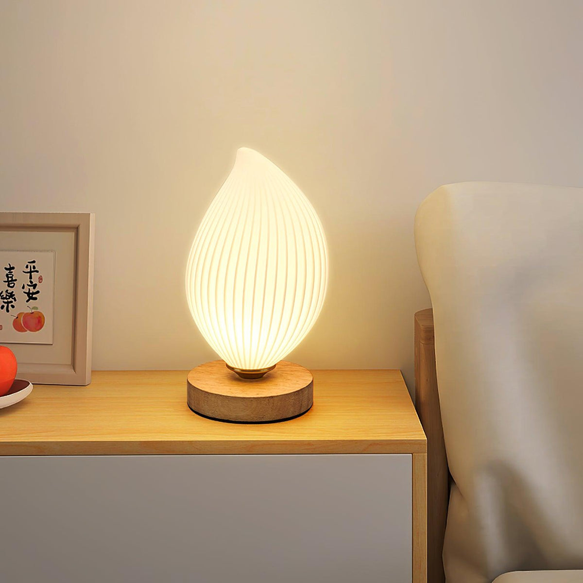 Viraaena lampa stołowa