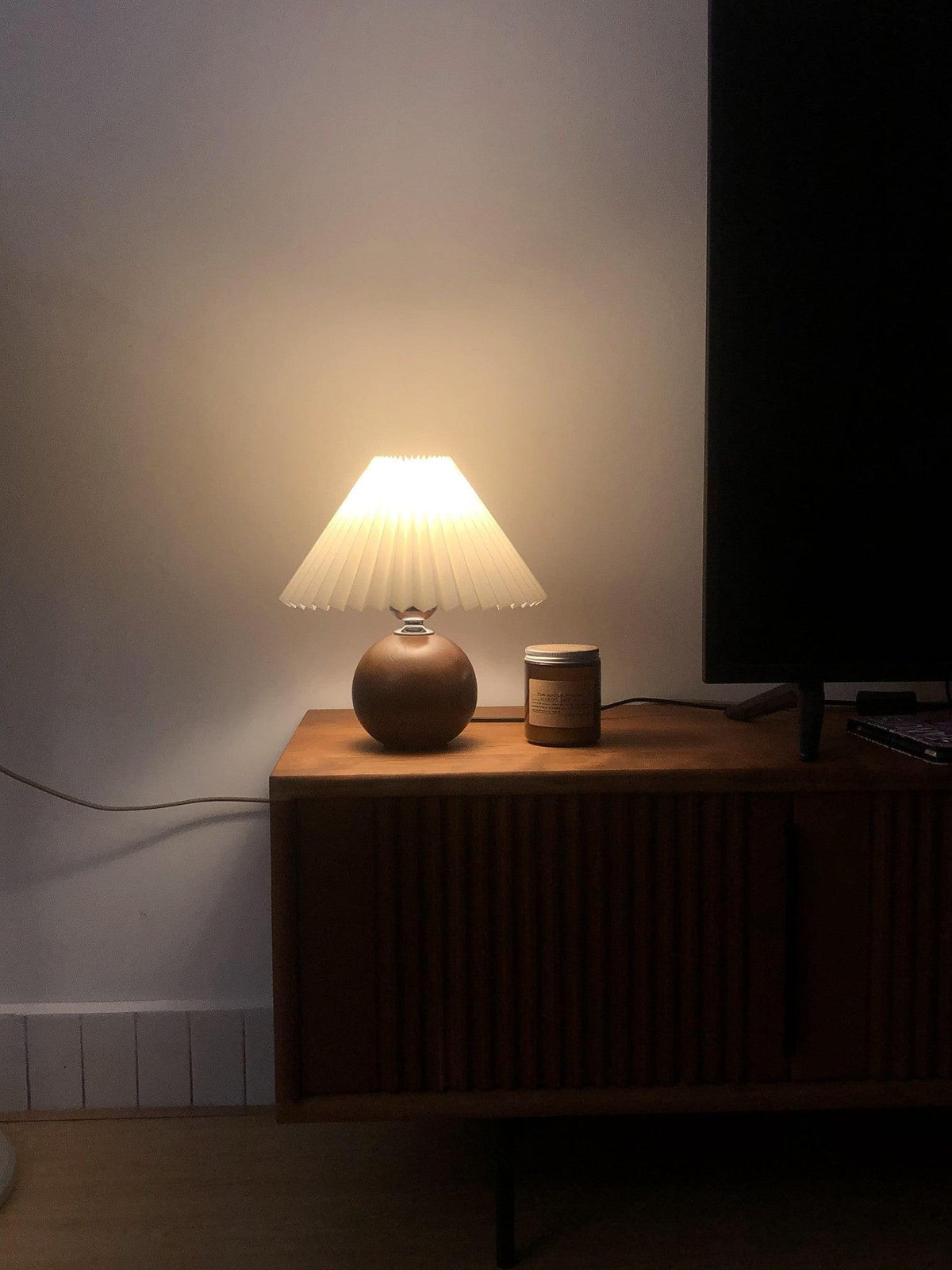 Zesilon drewniana lampa stołowa w kształcie kuli
