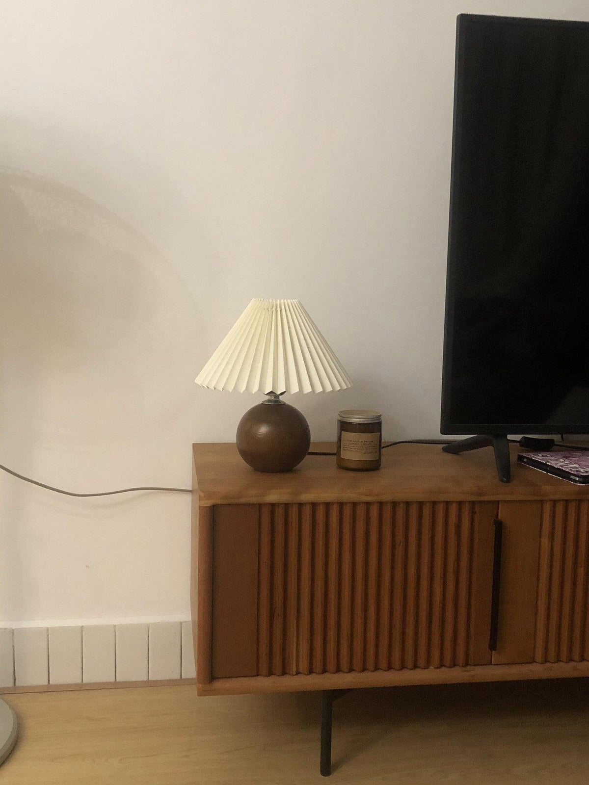 Zesilon drewniana lampa stołowa w kształcie kuli