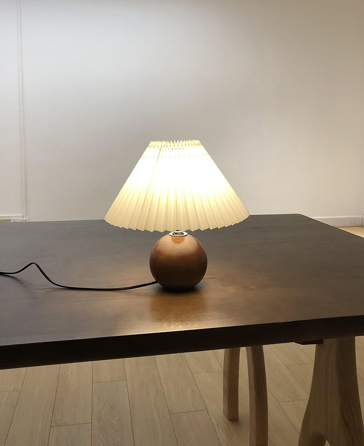 Zesilon drewniana lampa stołowa w kształcie kuli