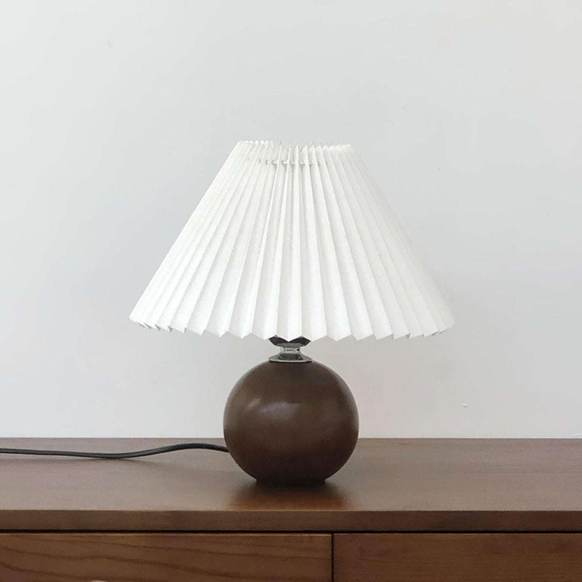 Zesilon drewniana lampa stołowa w kształcie kuli