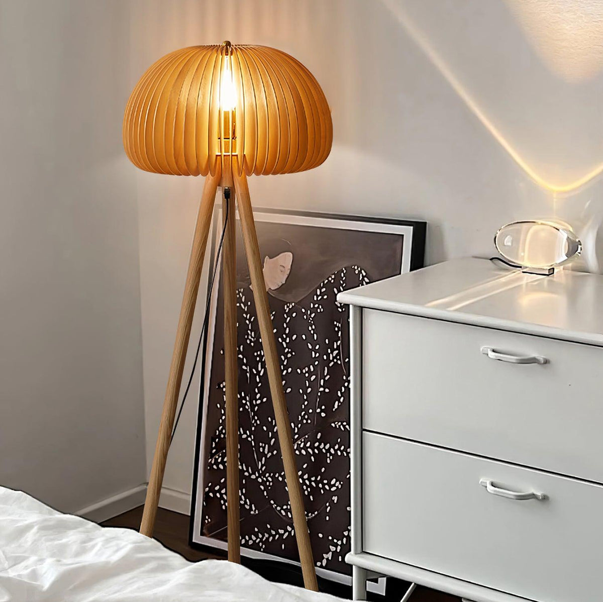 Zetalyre lampa stojąca na trójnogu drewniana
