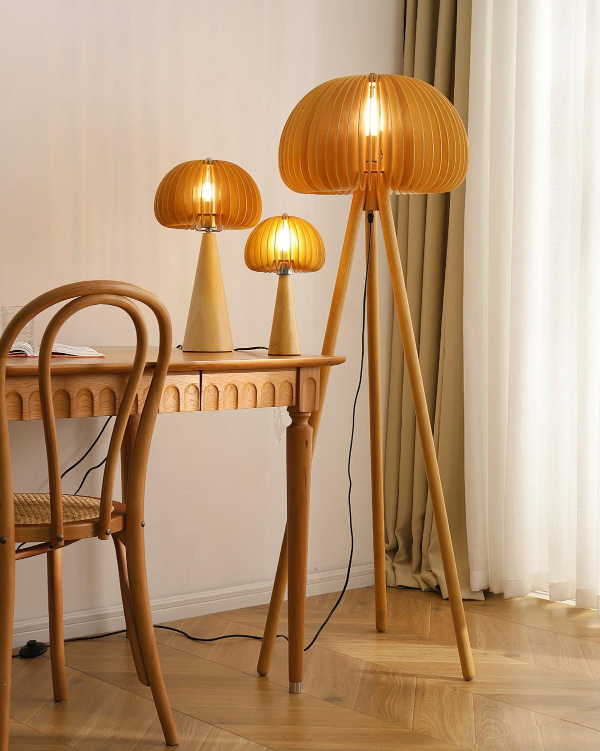 Zetalyre lampa stojąca na trójnogu drewniana
