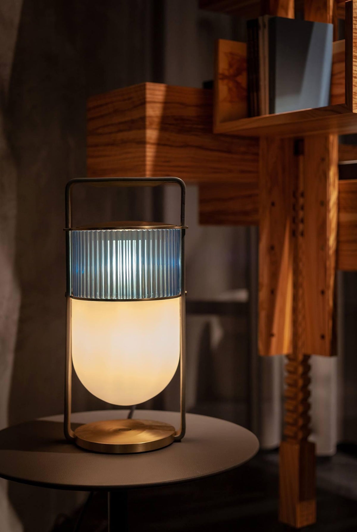 Kiorven artystyczna lampa stołowa ze szkła
