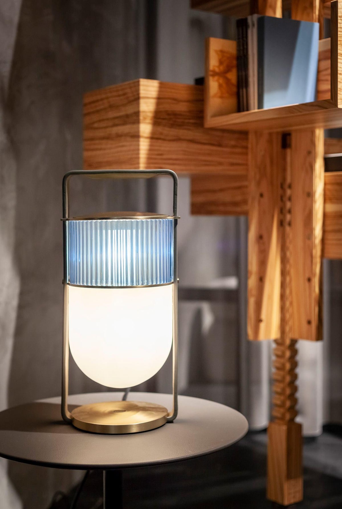 Kiorven artystyczna lampa stołowa ze szkła