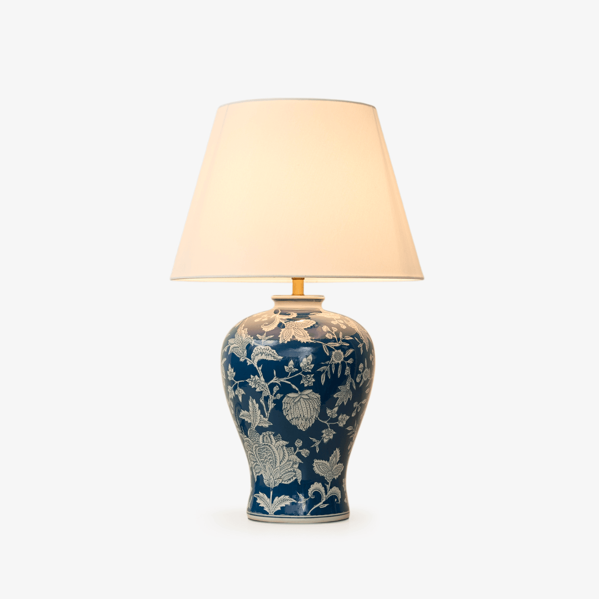 Indigo Ceramiczna lampa stołowa z motywem kwiatowym i kloszem płóciennym