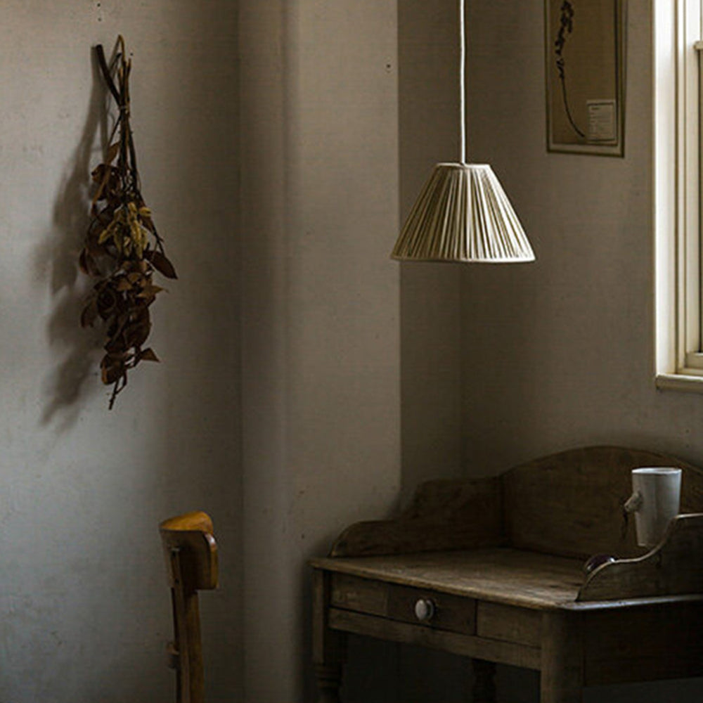 Ritta lampa wisząca ze złożonego płótna Wabi Sabi, metal/tekstylia, salon