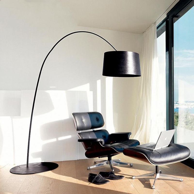 Lampa stojąca Eryn w nowoczesnym stylu, łuk metalowy, czarny/biały/czerwony/niebieski, do sypialni